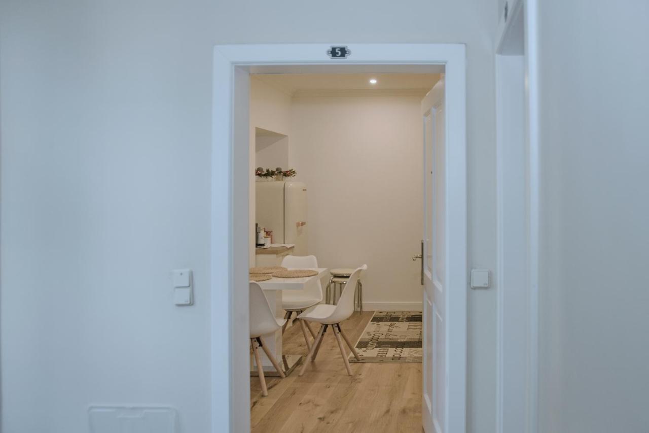 Pink Lotus Apartment Βιέννη Εξωτερικό φωτογραφία